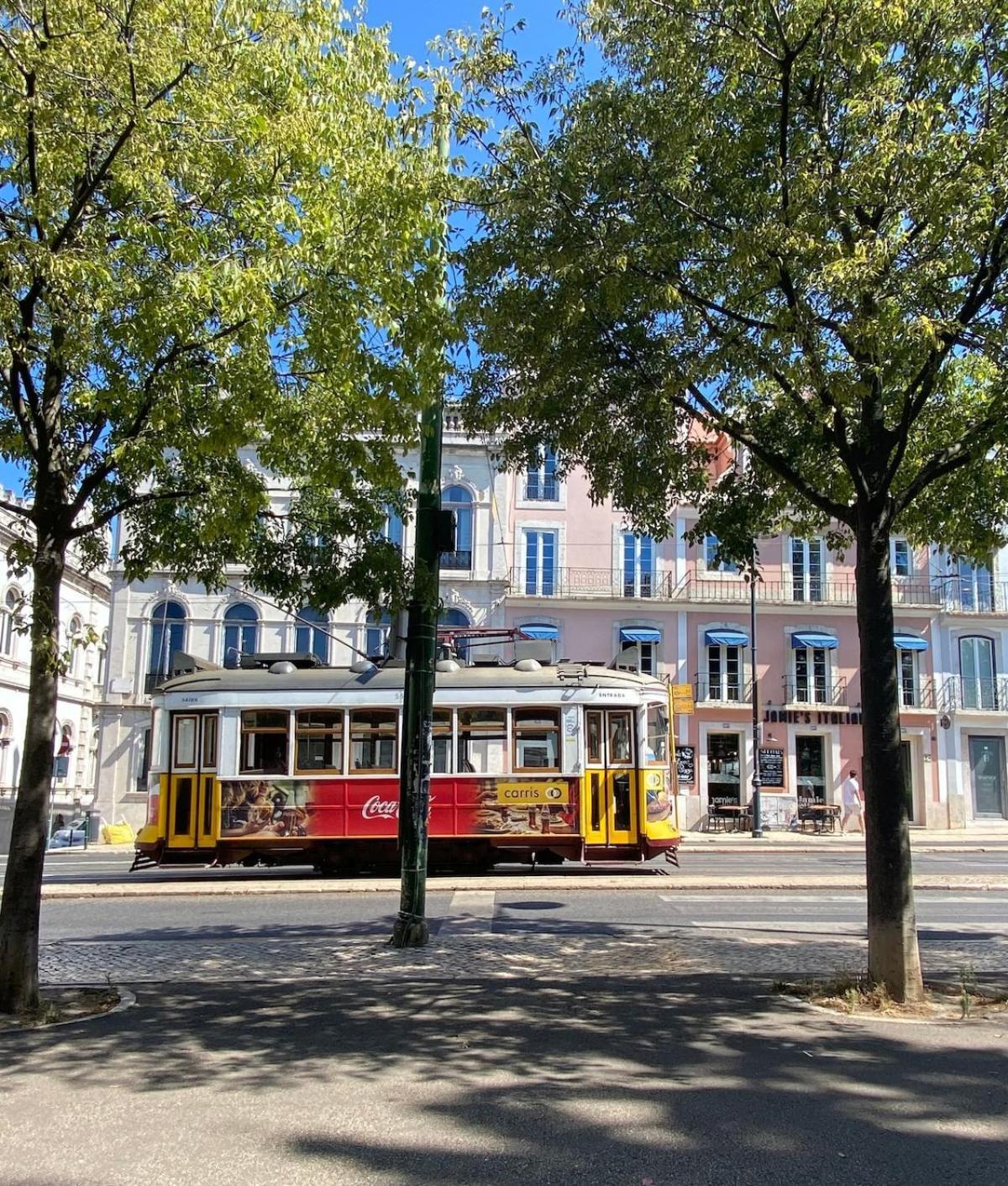 Principe Real Trendy Apt- Great Views & River Apartment